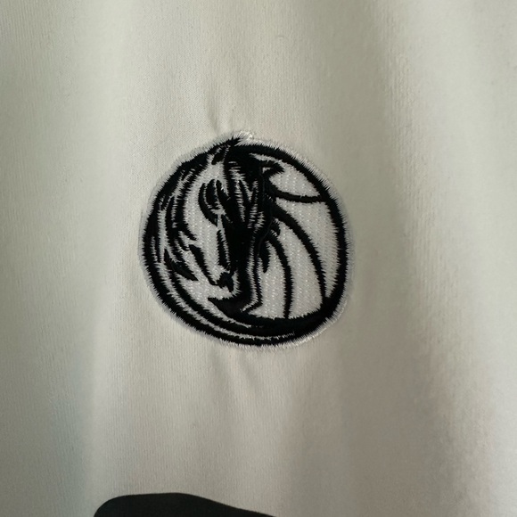 NWT Levelwear Onward Polo in white for the Dallas Mavericks NBA team, size 2XL - Picture 2 of 7